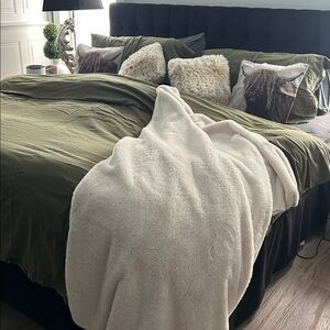 Olive Green linen super US king Duvet Cover - Soft Everyday Comfort